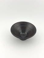 Porte-encens en grès noir African Stone, bol conique artisanal fait main par Terresme — vue 10 sur 10.