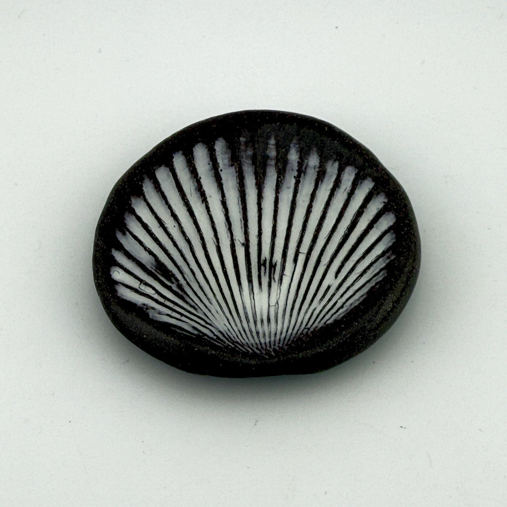 Coquillage artisanal en grès émaillé, porte-encens, pierre d’apaisement ou porte-bijoux – Terres.me