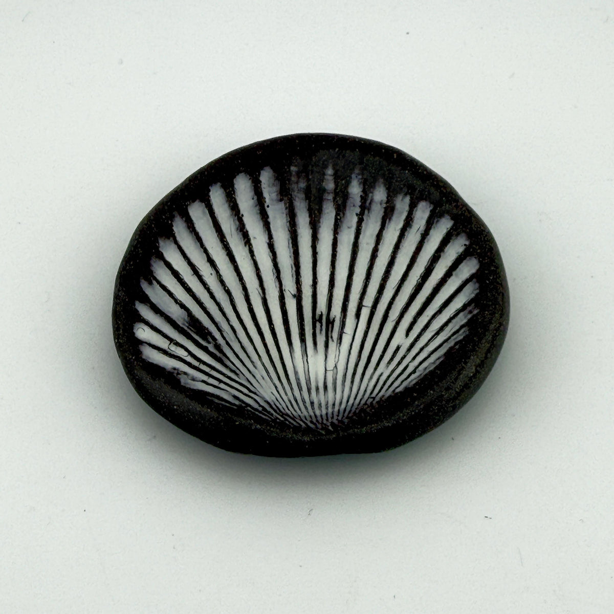 Coquillage artisanal en grès émaillé, porte-encens, pierre d’apaisement ou porte-bijoux – Terres.me