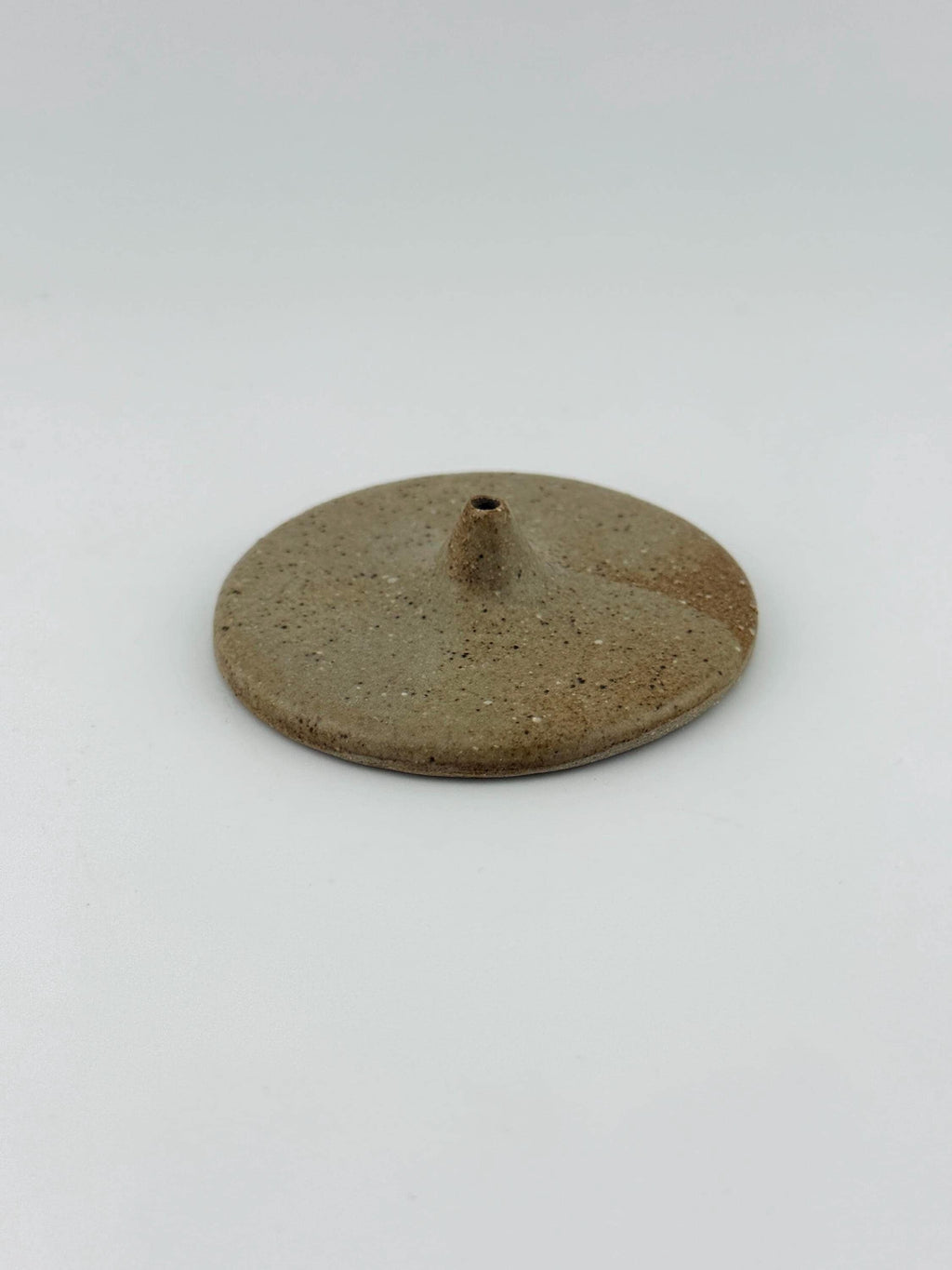 Porte-encens artisanal tourné en grès, émaillage clair – Terres.me