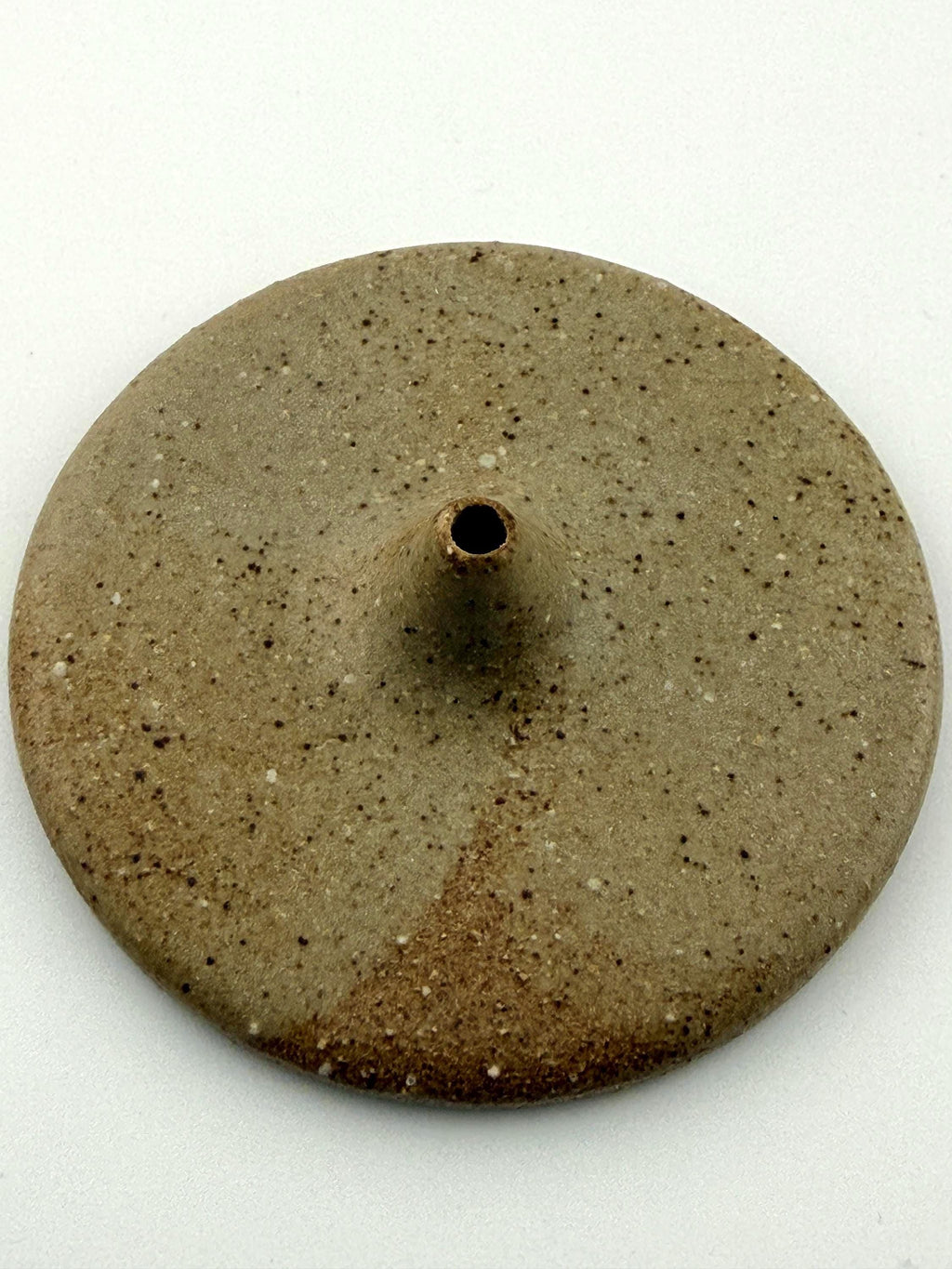 Porte-encens artisanal tourné en grès, émaillage clair – Terres.me