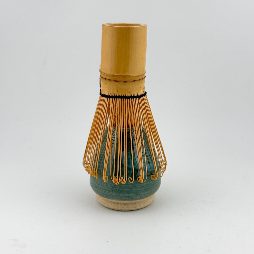 Porte-fouet Matcha en grès, chasen holder artisanal en céramique japandi par Terres.me