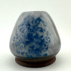 Porte-fouet à matcha en terre sauvage de l’Estérel – Porcelaine et cobalt
