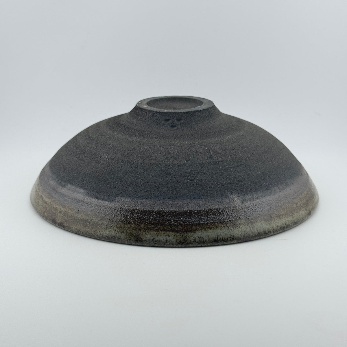 Saladier en grès noir African Stone – Émail Smoky Quartz pyrité
