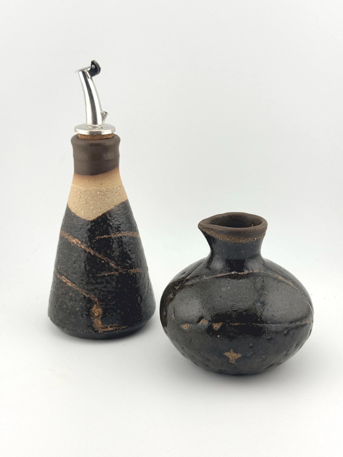 Shoyu Sashi en grès chamotté et Ash glaze céladon, faits main par Terresme — vue 1 sur 10.