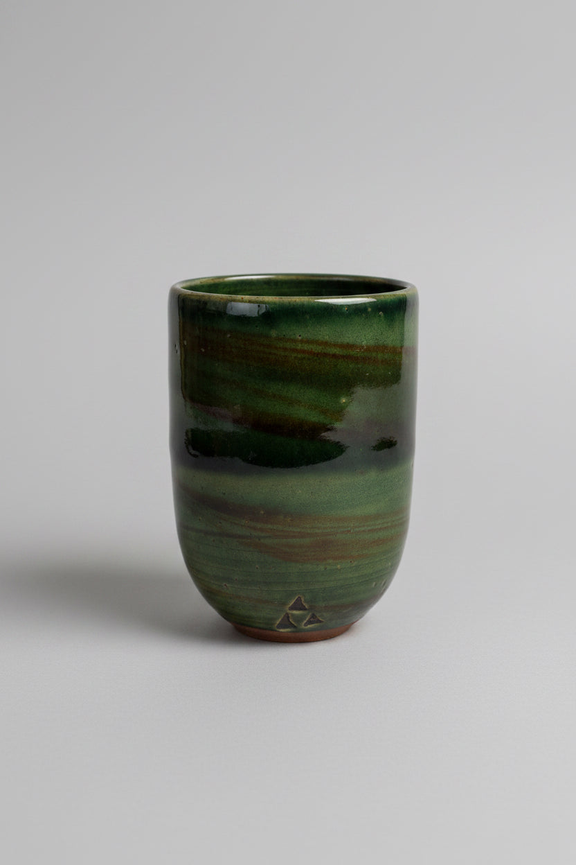 Tasse à café verte en grès Saint-Amand, vue 7 sur 7, céramique artisanale tournée à la main par Terresme.