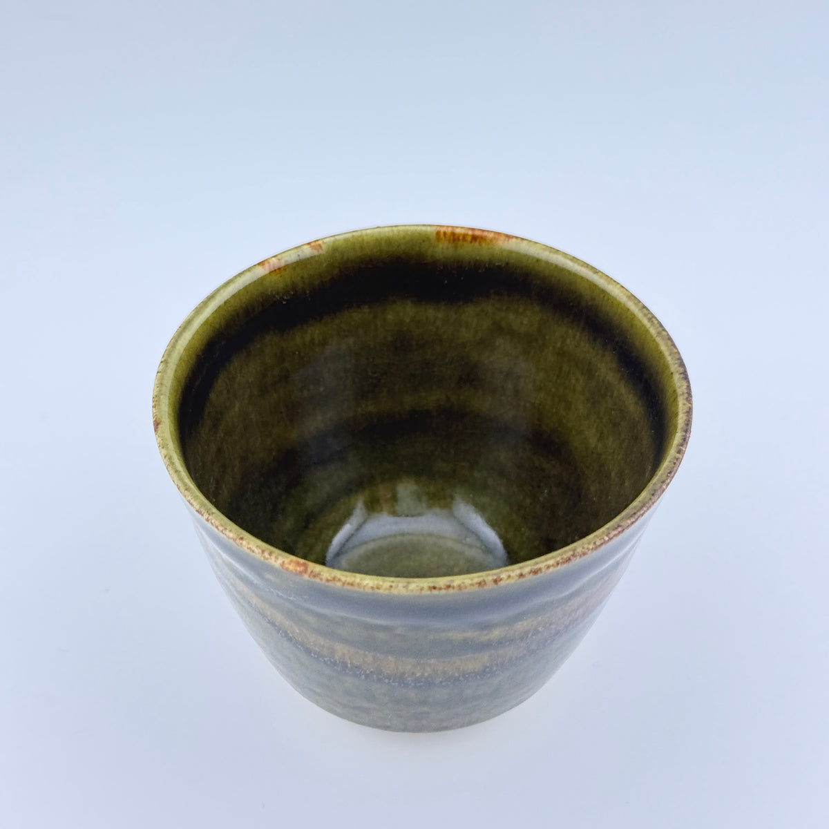 Tasse conique en grès porcelainique – Émail tenmoku, pièce unique