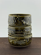 Tasse en grès porcelainique Tenmoku noir vert profond, faite main par Terresme — vue 6 sur 10.