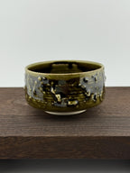 Tasse en grès porcelainique Tenmoku noir vert profond, faite main par Terresme — vue 8 sur 10.