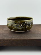 Tasse en grès porcelainique Tenmoku noir vert profond, faite main par Terresme — vue 9 sur 10.