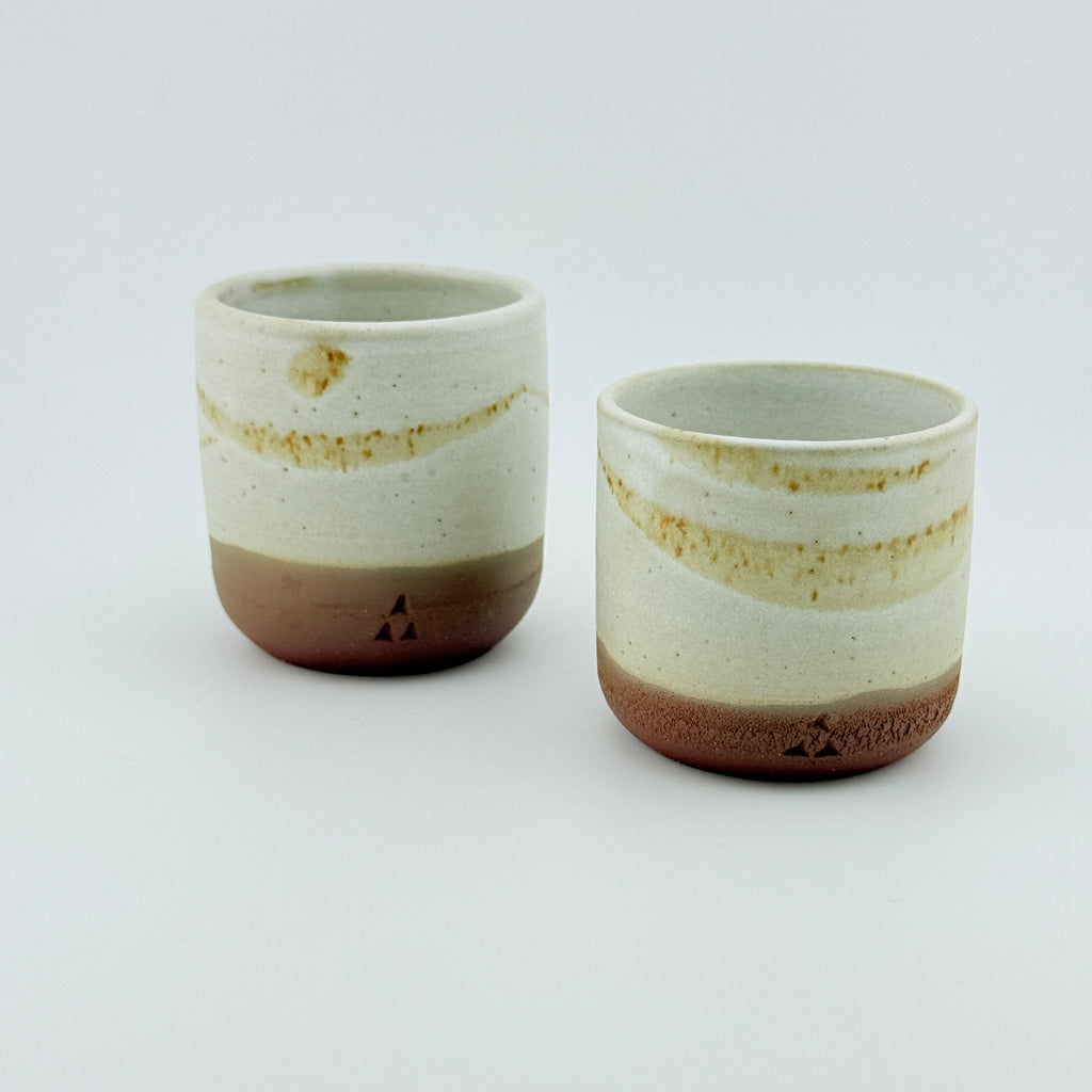 Duo de tasses à café en Grès rouge de récolte du massif de l’Esterel - Émail blanc mat opaque et vanille sablé - Wabi-Sabi