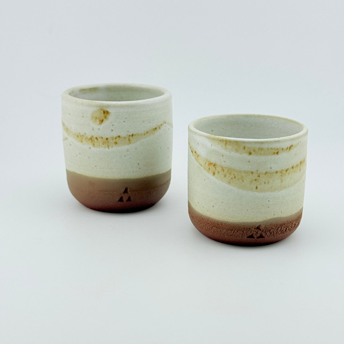 Duo de tasses à café en Grès rouge de récolte du massif de l’Esterel - Émail blanc mat opaque et vanille sablé - Wabi-Sabi