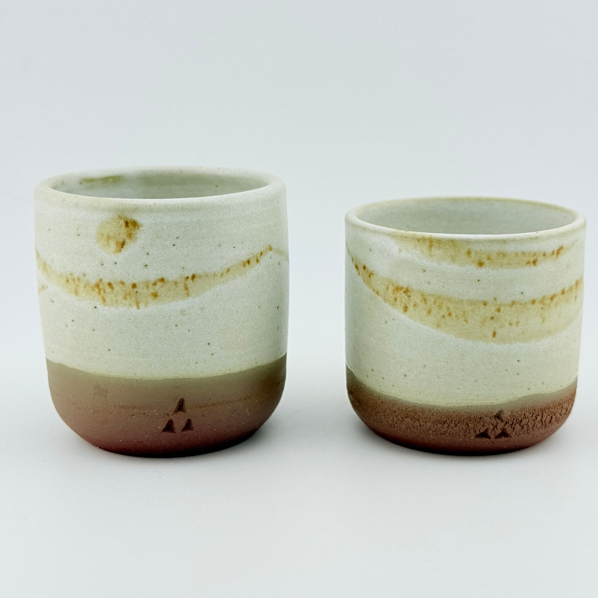 Duo de tasses à café en Grès rouge de récolte du massif de l’Esterel - Émail blanc mat opaque et vanille sablé - Wabi-Sabi