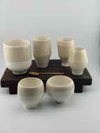 Tasses en faïence Shiitake tournées à la main, vue 1 sur 10, créations artisanales Terresme.