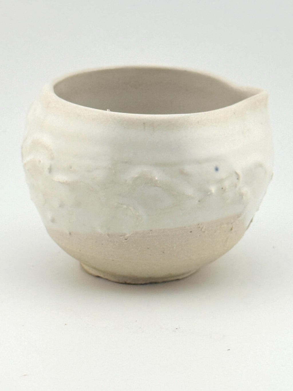 Tasses SHIRO en grès porcelainique blanc satiné, céramique japandi faite main par Terresme — vue 5 sur 9.