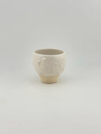 Tasses SHIRO en grès porcelainique blanc satiné, céramique japandi faite main par Terresme — vue 6 sur 9.