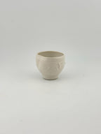 Tasses SHIRO en grès porcelainique blanc satiné, céramique japandi faite main par Terresme — vue 8 sur 9.