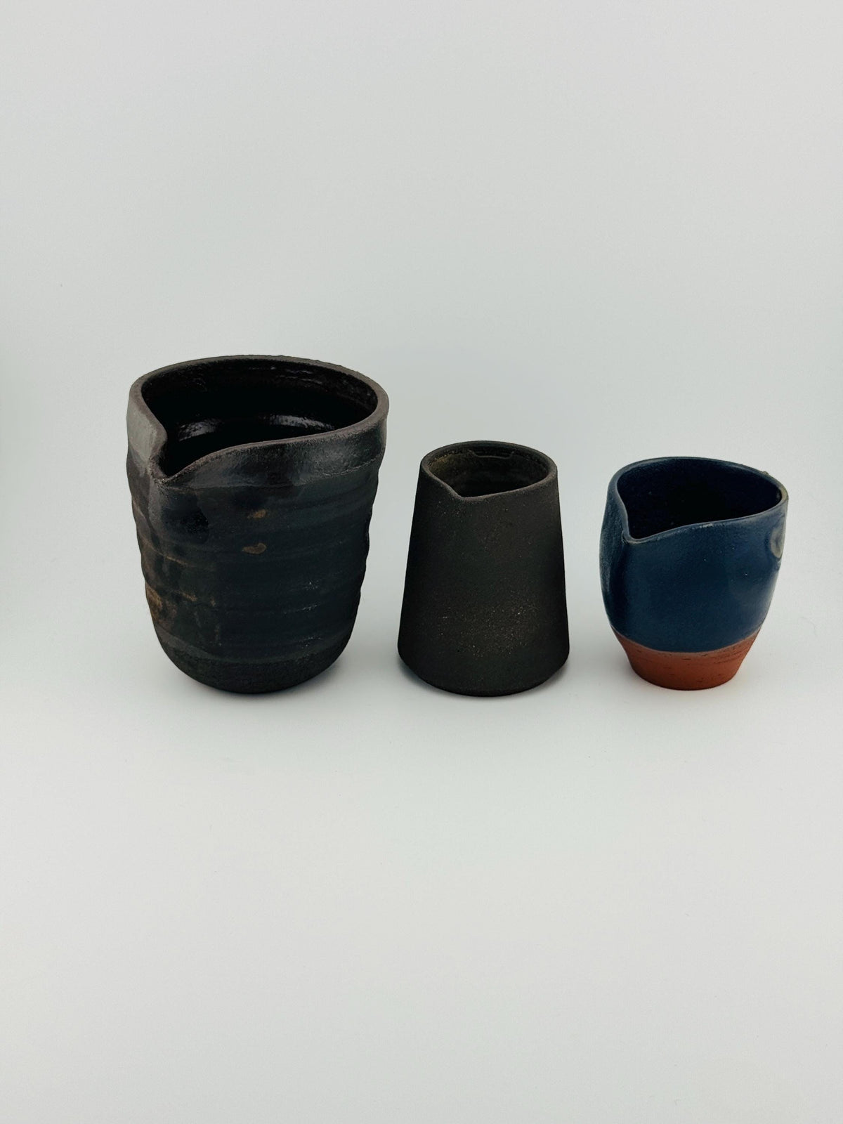 Tasses verseuses KATAKUCHI en céramique, faites main par Terresme — vue 2 sur 10.