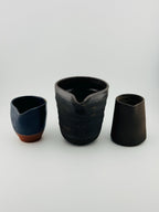 Tasses verseuses KATAKUCHI en céramique, faites main par Terresme — vue 3 sur 10.