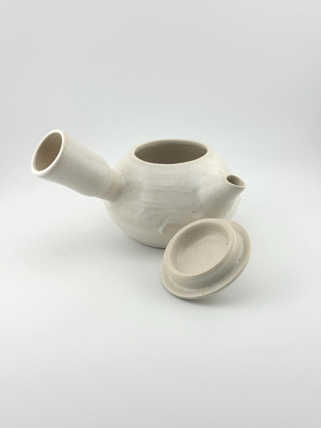 Théière SHIRO en grès porcelainique blanc satiné – Terres.me – vue 6