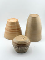 Vue 4 de TRIO de Tasses et Mugs en Grès Beige Sable - Fait main au tour de potier - Émail transparent brillant - Artisanat fra…, pièce en céramique faite main par Terresme.