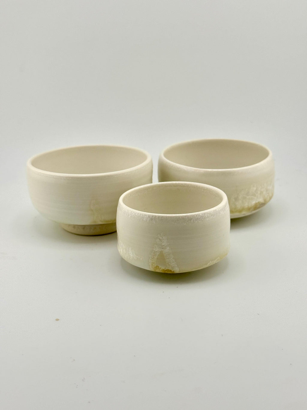 Trio de tasses YUKI NO HANA en porcelaine blanche, faites main par Terresme — vue 1 sur 9.
