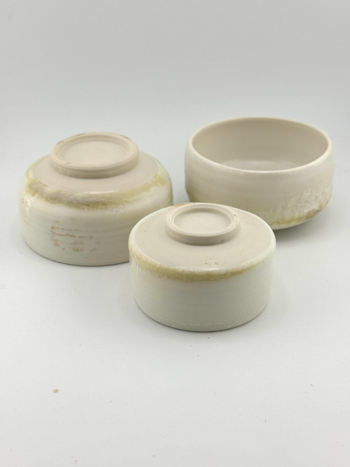 Trio de tasses YUKI NO HANA en porcelaine blanche, faites main par Terresme — vue 4 sur 9.