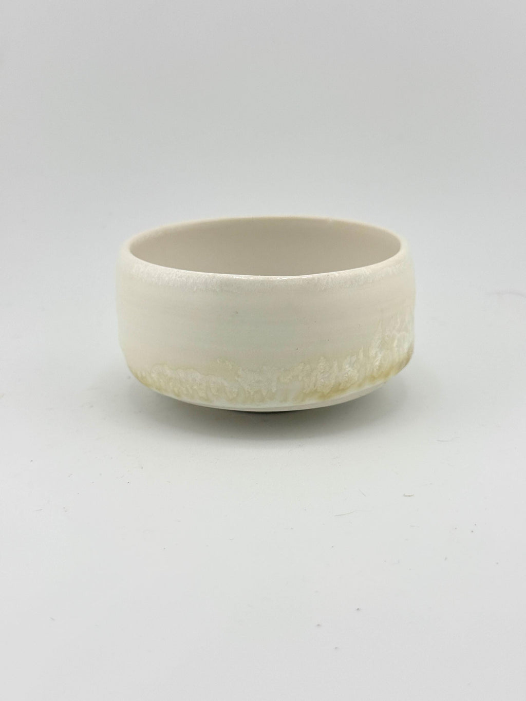 Trio de tasses YUKI NO HANA en porcelaine blanche, faites main par Terresme — vue 5 sur 9.