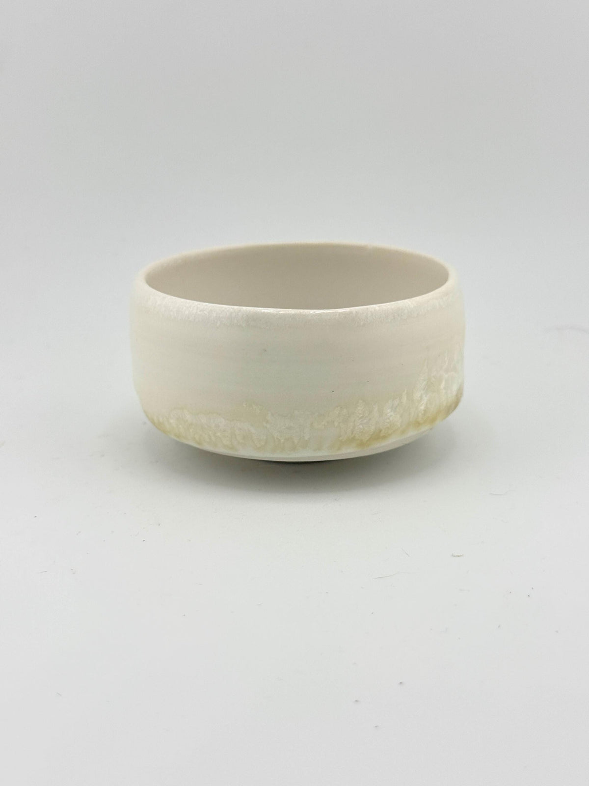 Trio de tasses YUKI NO HANA en porcelaine blanche, faites main par Terresme — vue 5 sur 9.