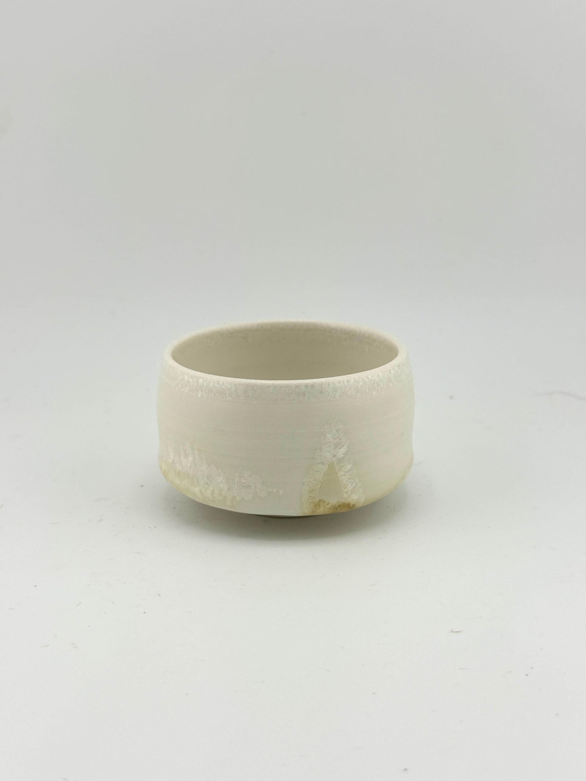 Trio de tasses YUKI NO HANA en porcelaine blanche, faites main par Terresme — vue 6 sur 9.