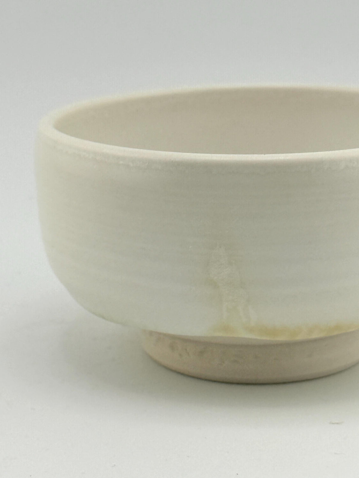 Trio de tasses YUKI NO HANA en porcelaine blanche, faites main par Terresme — vue 8 sur 9.