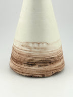Vase blanc mat de forme conique, céramique artisanale de la collection MANGANESE, Terres.me.