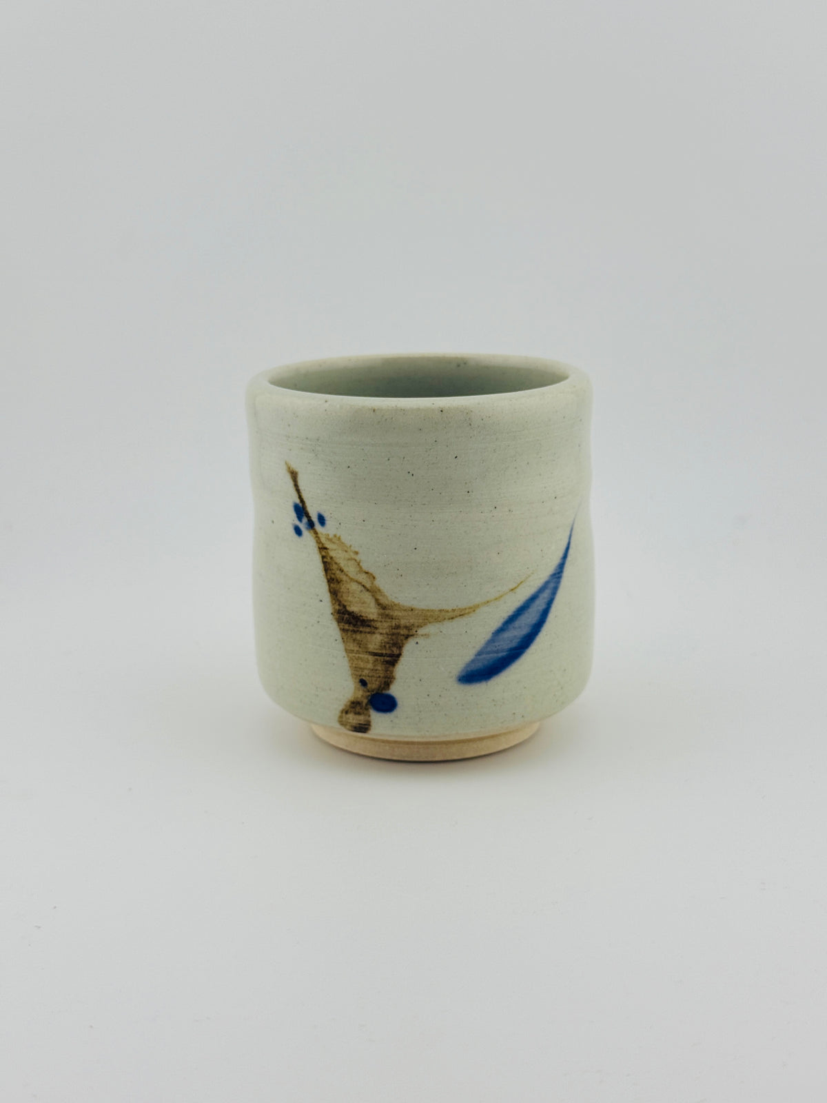 Grand yunomi en grès blanc à décor sumi-e au cobalt