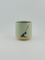 Yunomi moyen en grès blanc à décor sumi-e au cobalt