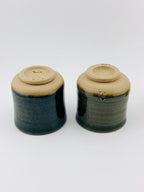 Yunomi en grès chamotté avec libellule en porcelaine et céladon vert – Terres.me – vue 2