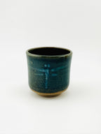 Yunomi en grès chamotté avec libellule en porcelaine et céladon vert – Terres.me – vue 4