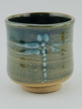 Yunomi en grès chamotté avec libellule en porcelaine et céladon vert – Terres.me – vue 7