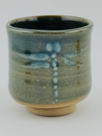 Yunomi en grès chamotté avec libellule en porcelaine et céladon vert – Terres.me – vue 7