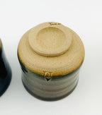 Yunomi en grès chamotté avec libellule en porcelaine et céladon vert – Terres.me – vue 9