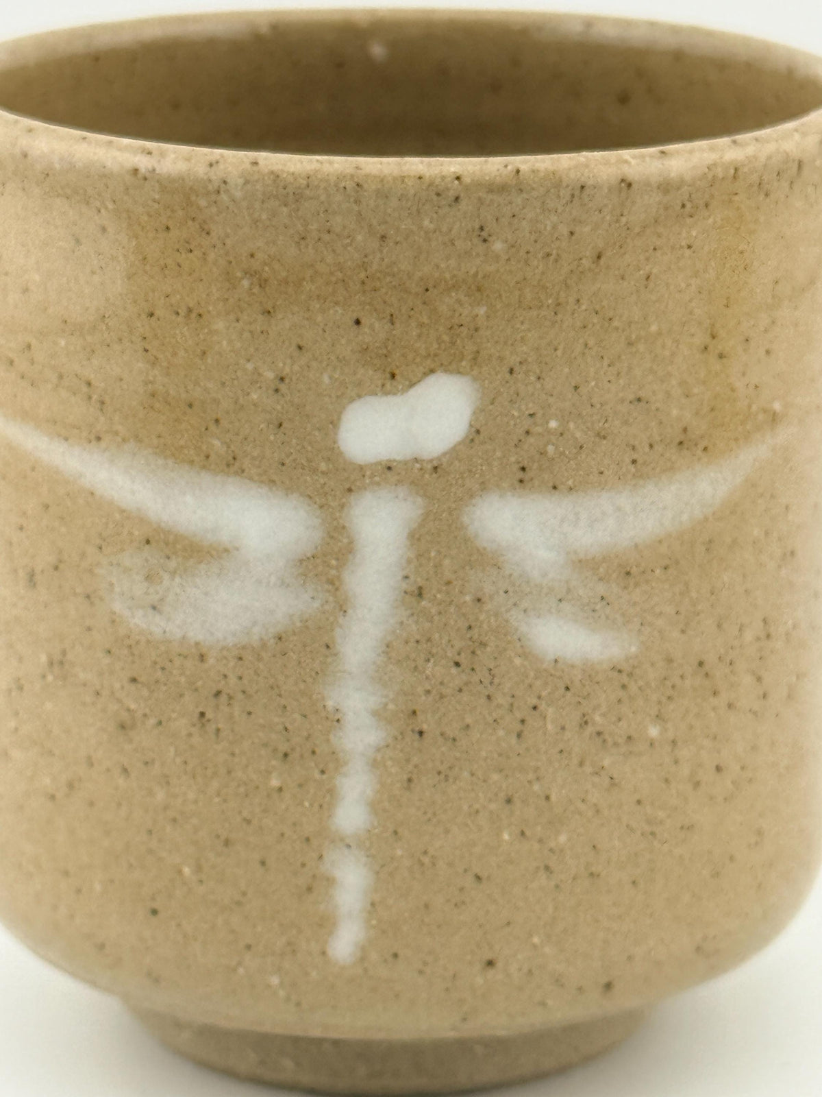 Yunomi en grès chamotté avec libellule en porcelaine et émail transparent brillant – Terres.me – vue 6
