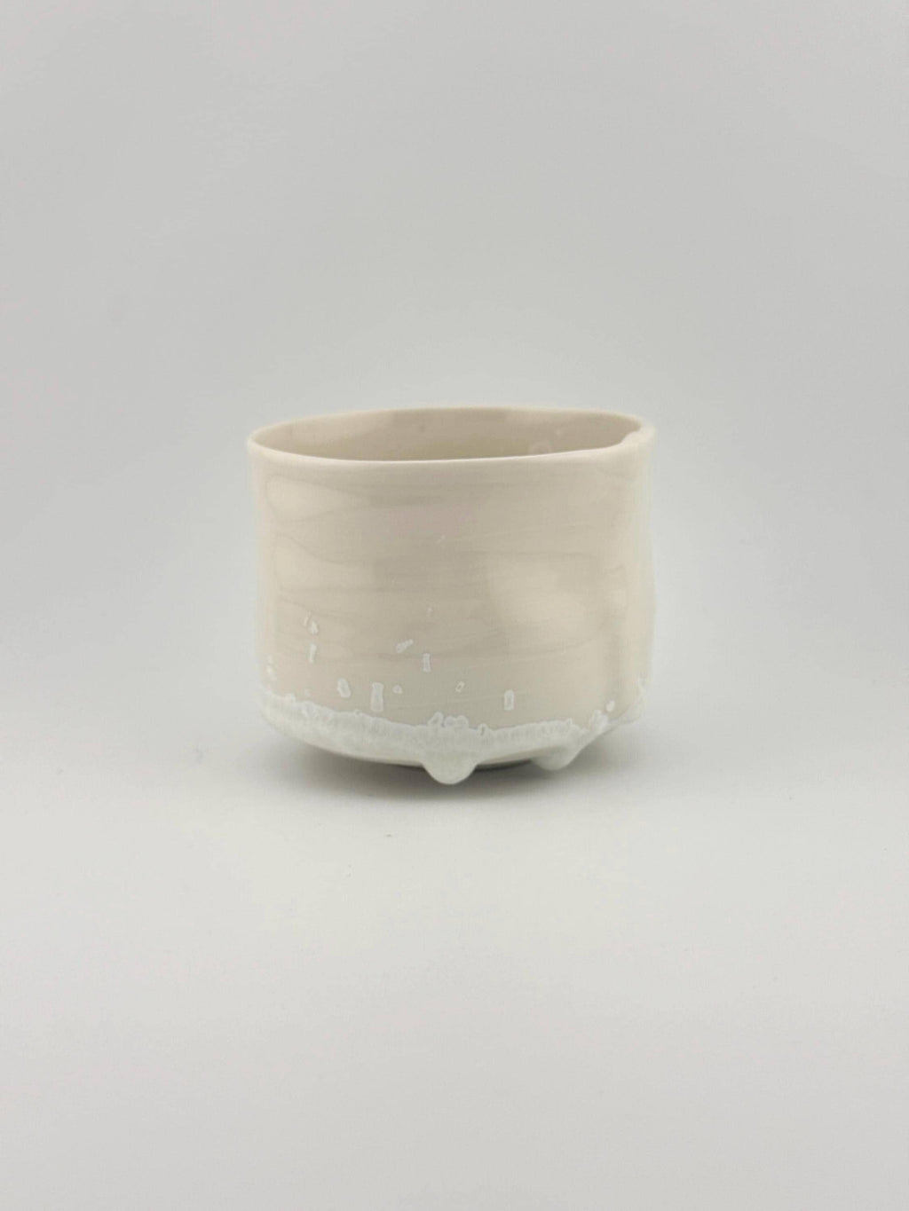 Yunomi en porcelaine Bone China d’inspiration japonaise, fait main par Terresme — vue 1 sur 10.