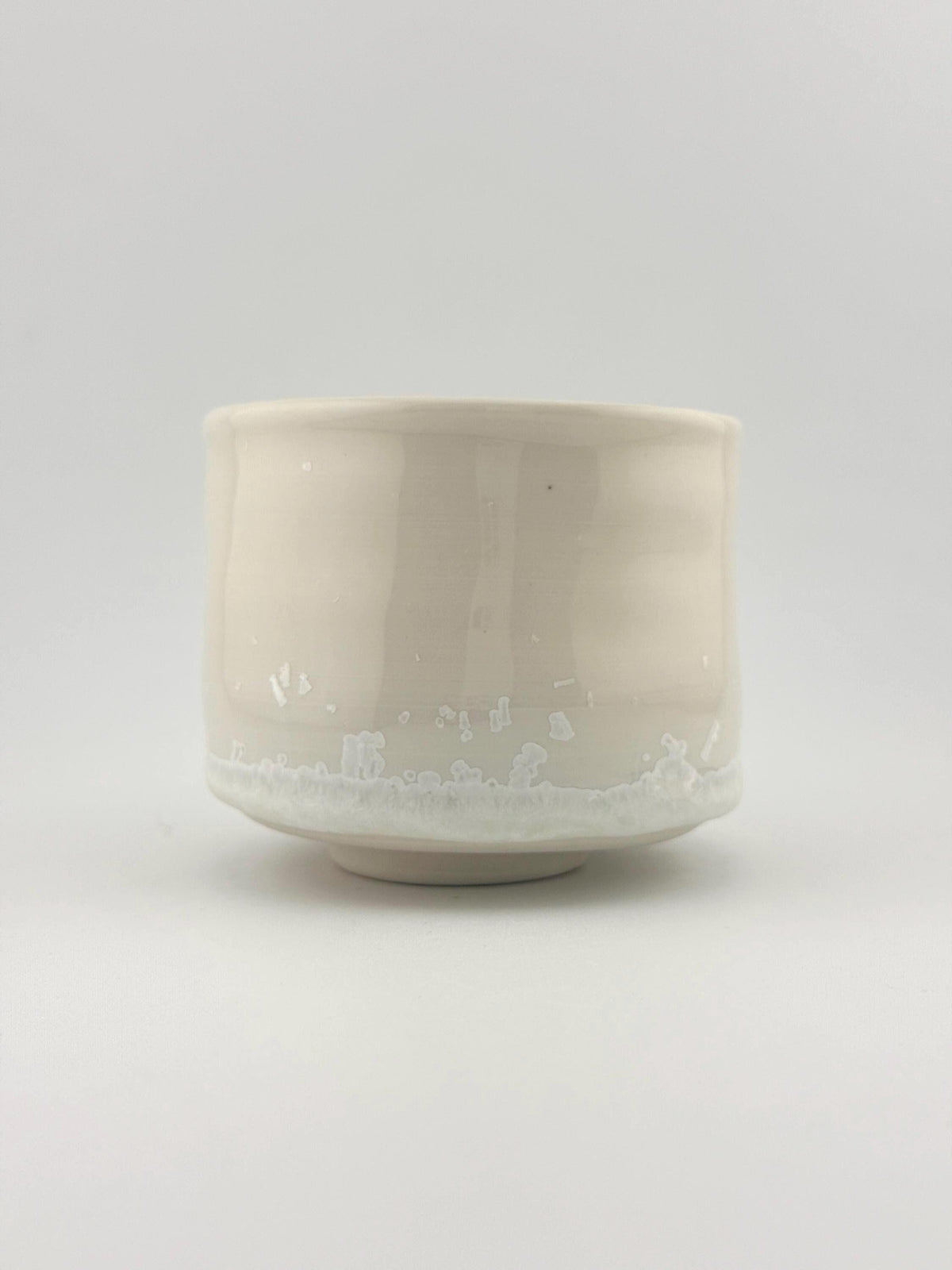 Yunomi en porcelaine Bone China d’inspiration japonaise, fait main par Terresme — vue 3 sur 10.