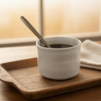 Yunomi en porcelaine Bone China d’inspiration japonaise, fait main par Terresme — vue 8 sur 10.