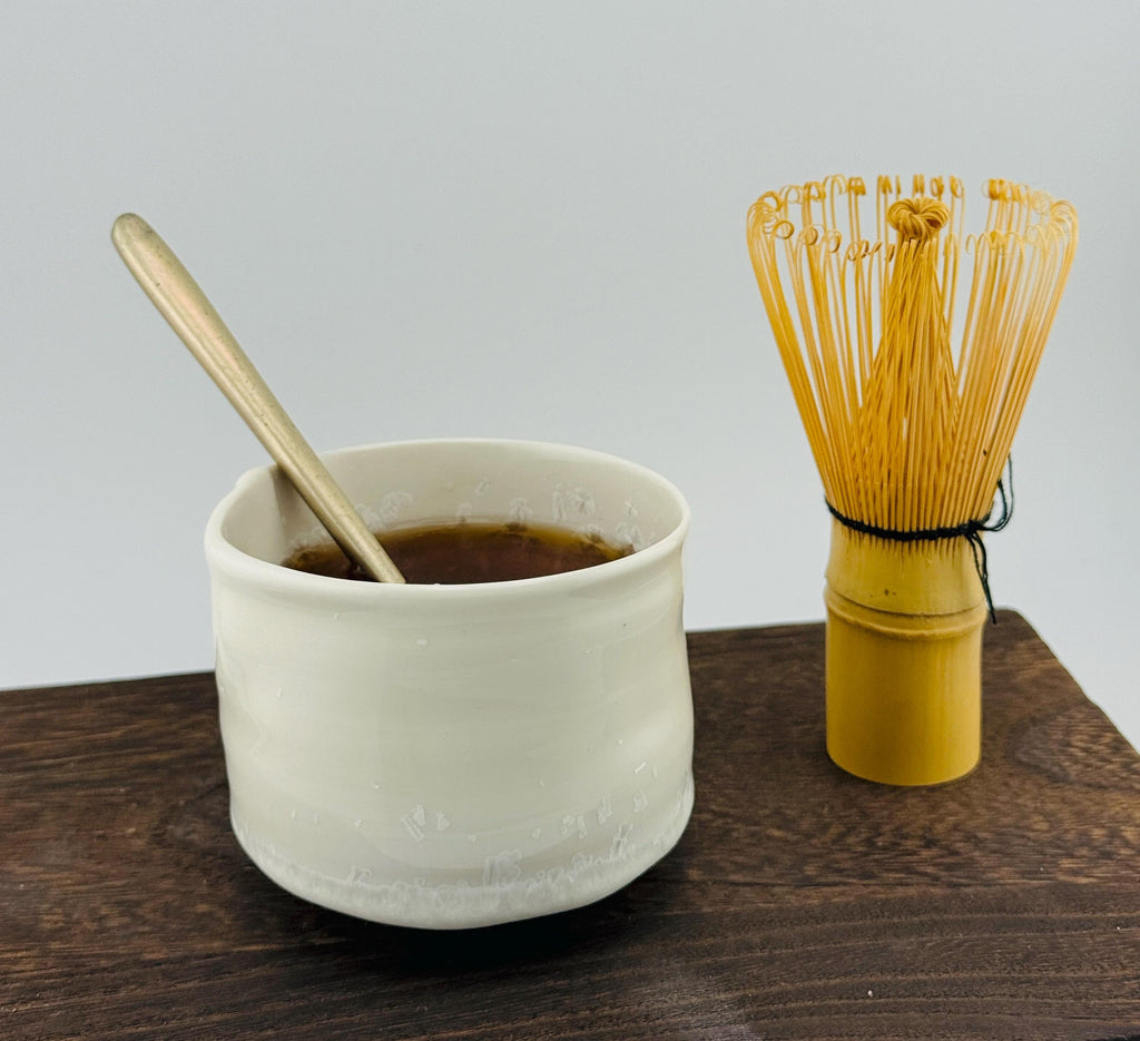 Yunomi en porcelaine Bone China d’inspiration japonaise, fait main par Terresme — vue 10 sur 10.