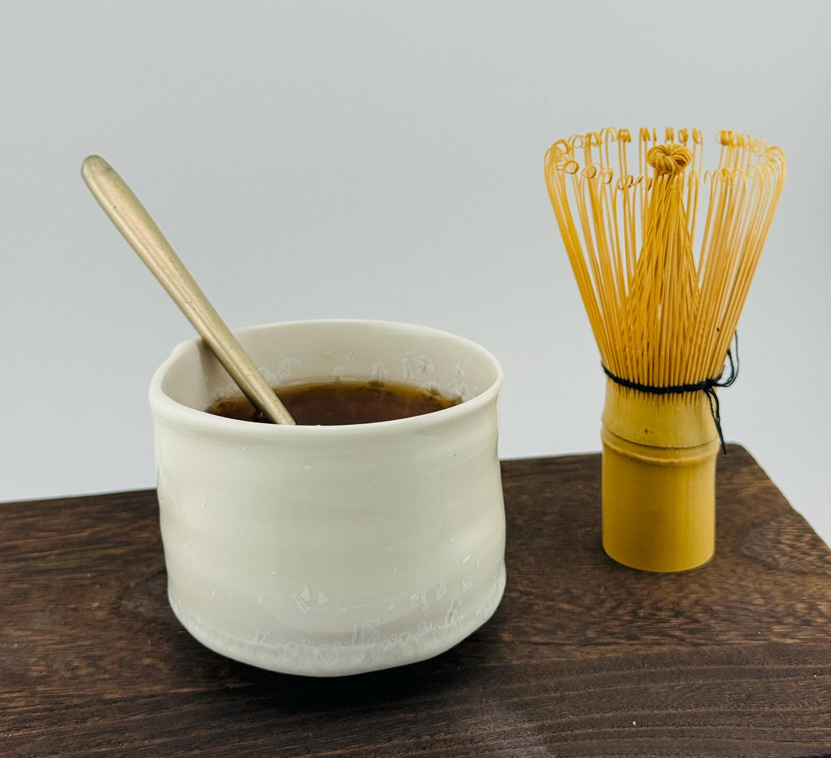Yunomi en porcelaine Bone China d’inspiration japonaise, fait main par Terresme — vue 10 sur 10.